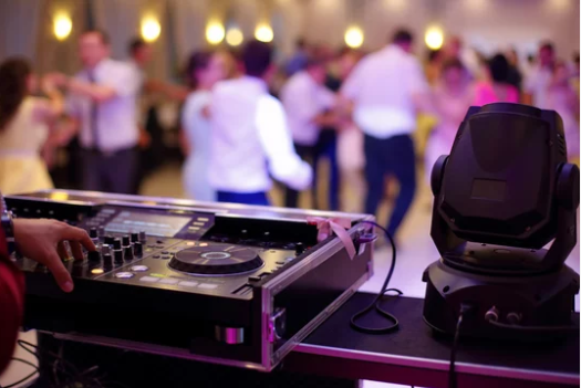 Ten Things Your Wedding DJ Needs to Know!